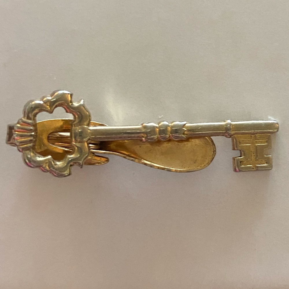 Vintage Hickok Antique Skeleton Key Tie Clip Gold Tone victorian Steam punk